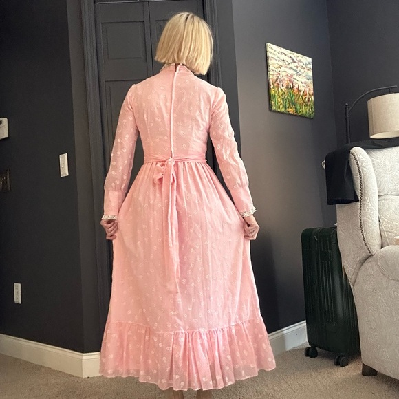 Creepy AF vintage dress - Picture 4 of 7